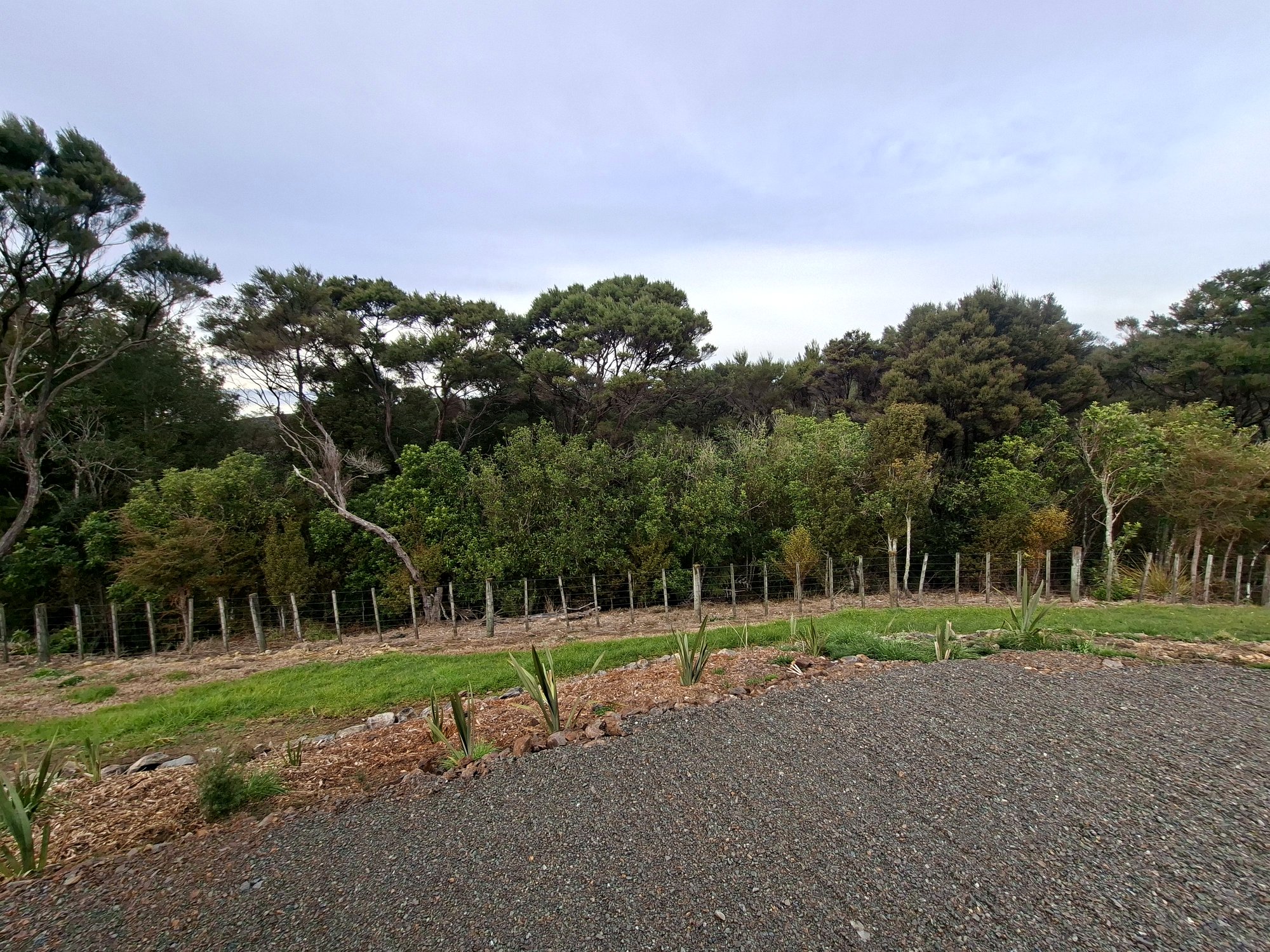 Sea views, hardstand area, power, water and starlink access. photo 2