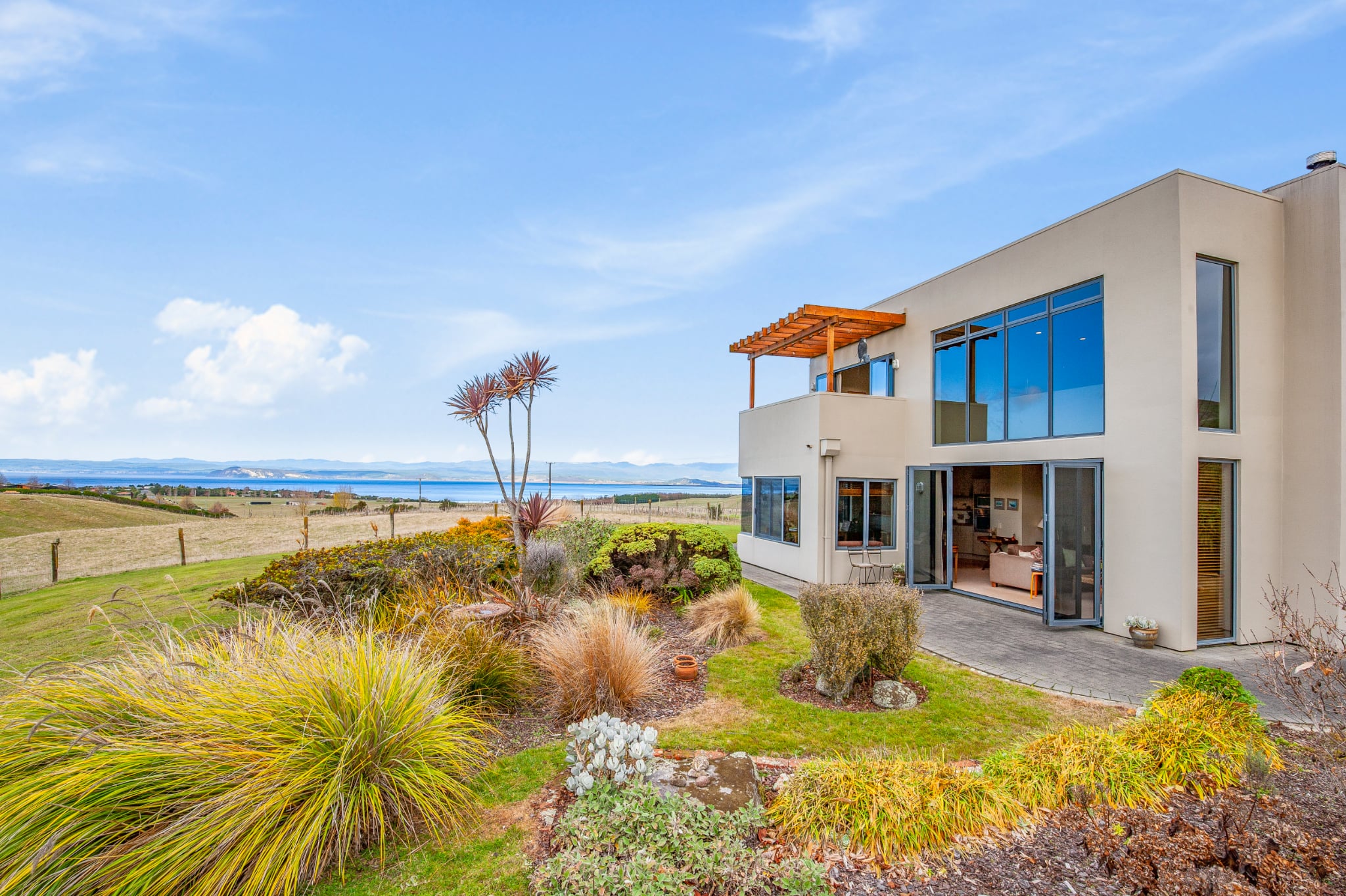 Panoramic Lake Taupo, Mountian Views & activities photo 1
