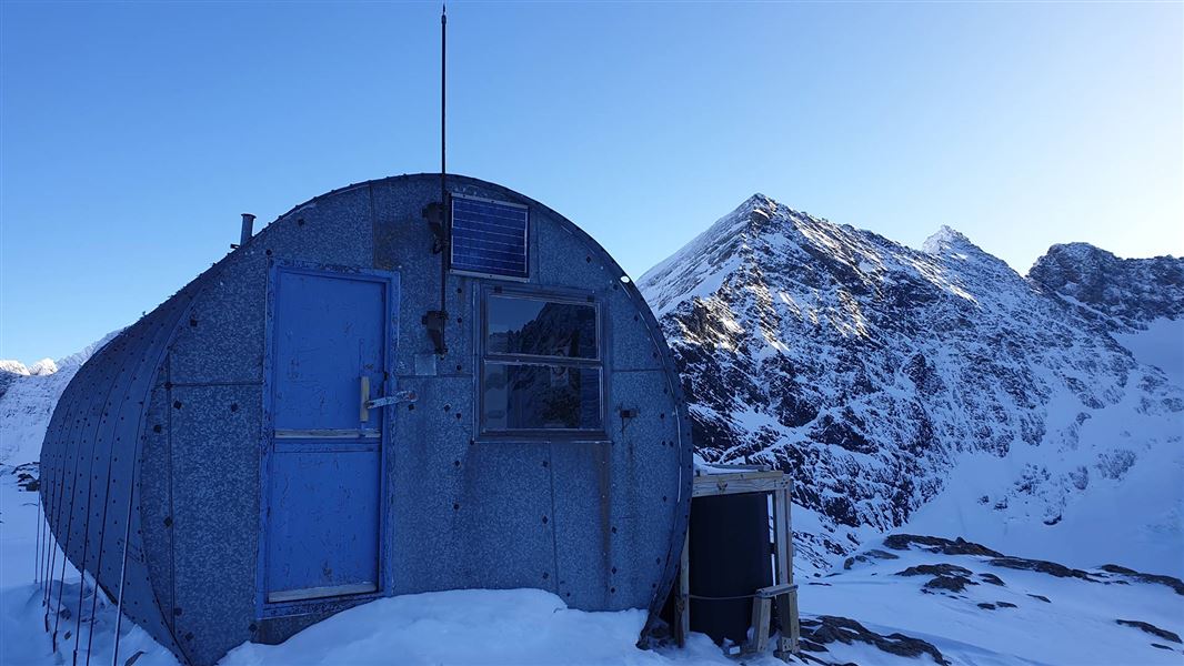 Barron Saddle Hut, hut in Canterbury