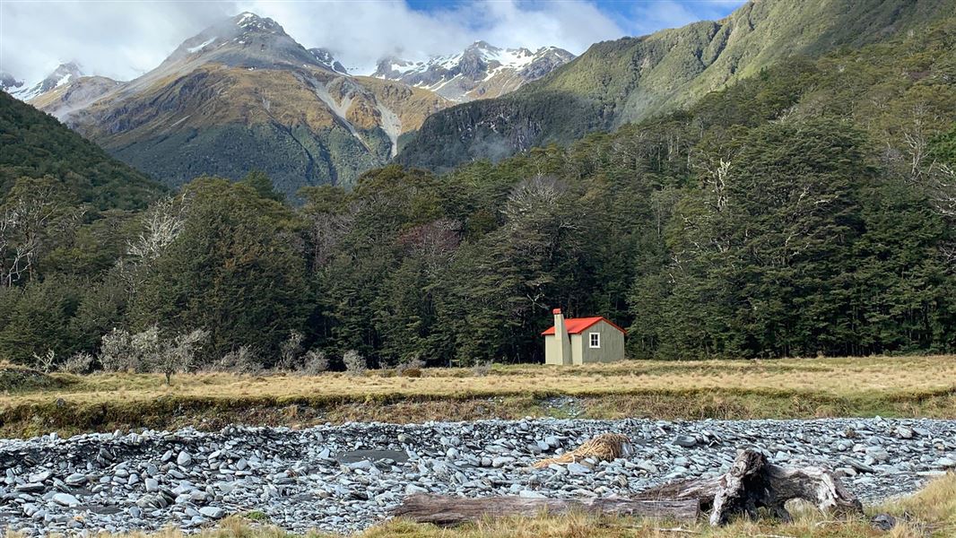 Bobs Hut, hut in Tasman