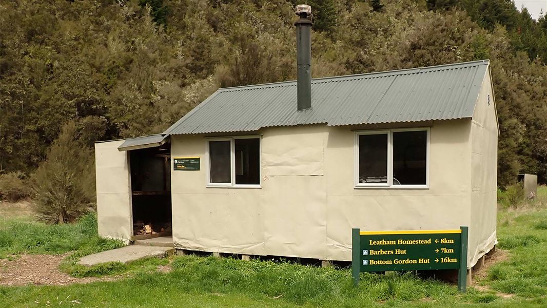 Caves Hut, hut in Marlborough