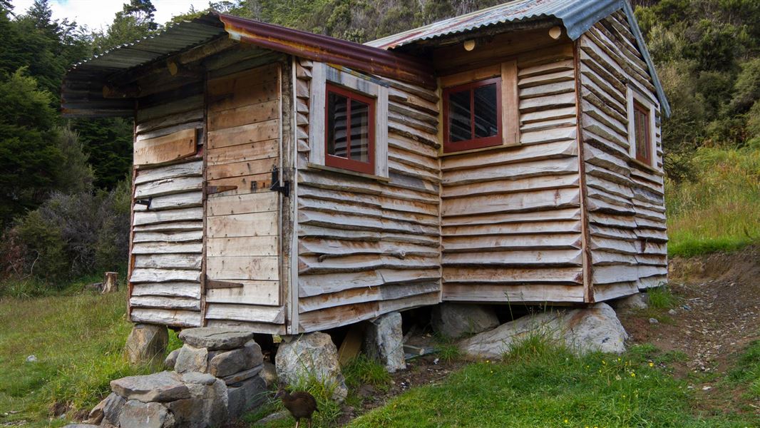 Chaffey Hut, hut in Tasman