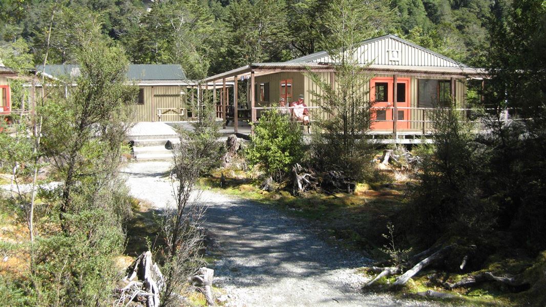 Clinton Hut, hut in Southland