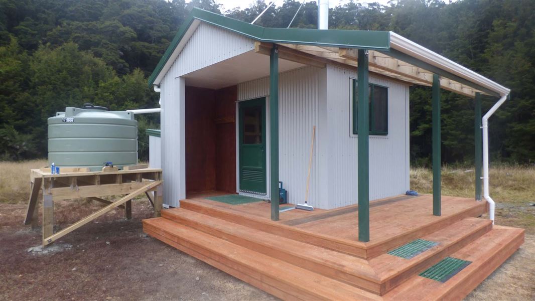 Creswicke Flat Hut, hut in West Coast