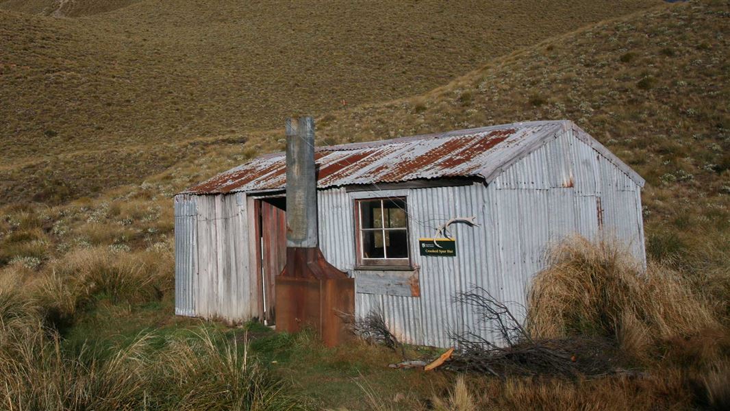 Crooked Spur Hut, hut in Canterbury