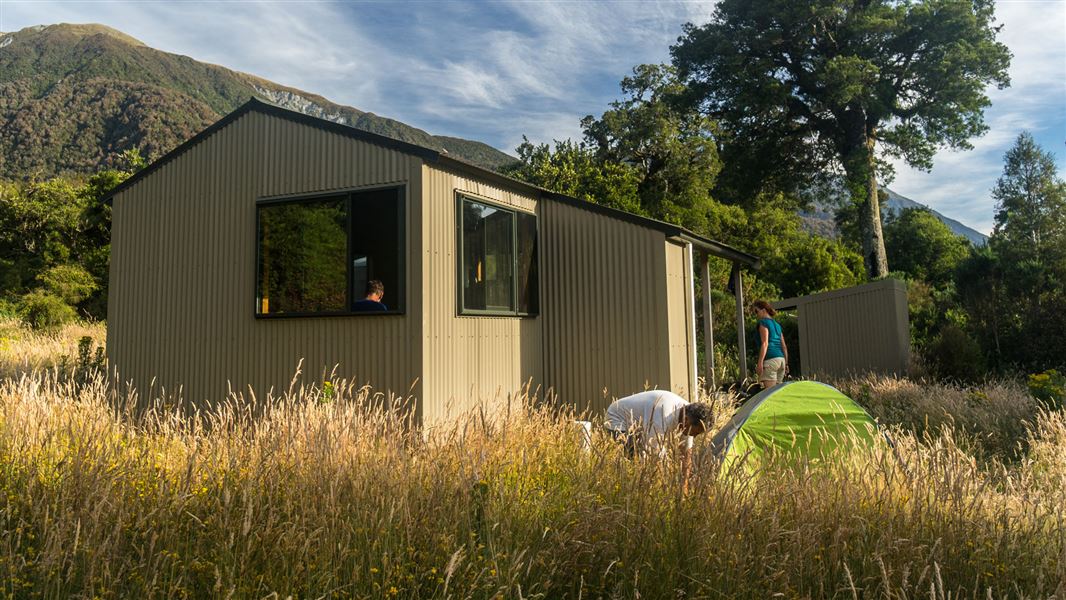Dillon Hut, hut in West Coast