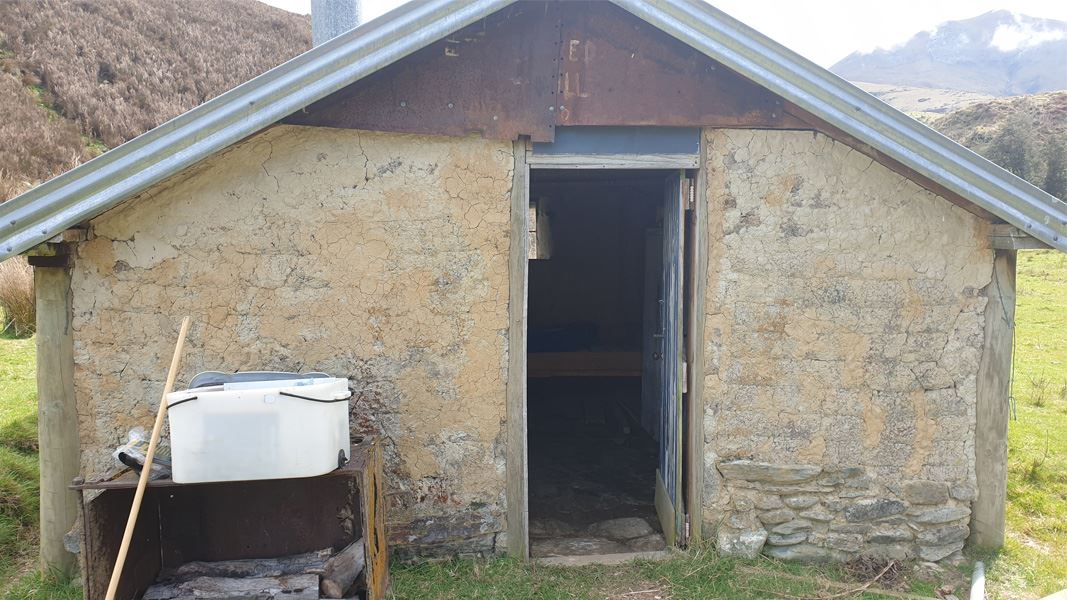 Dome Burn Sod Hut, hut in Southland