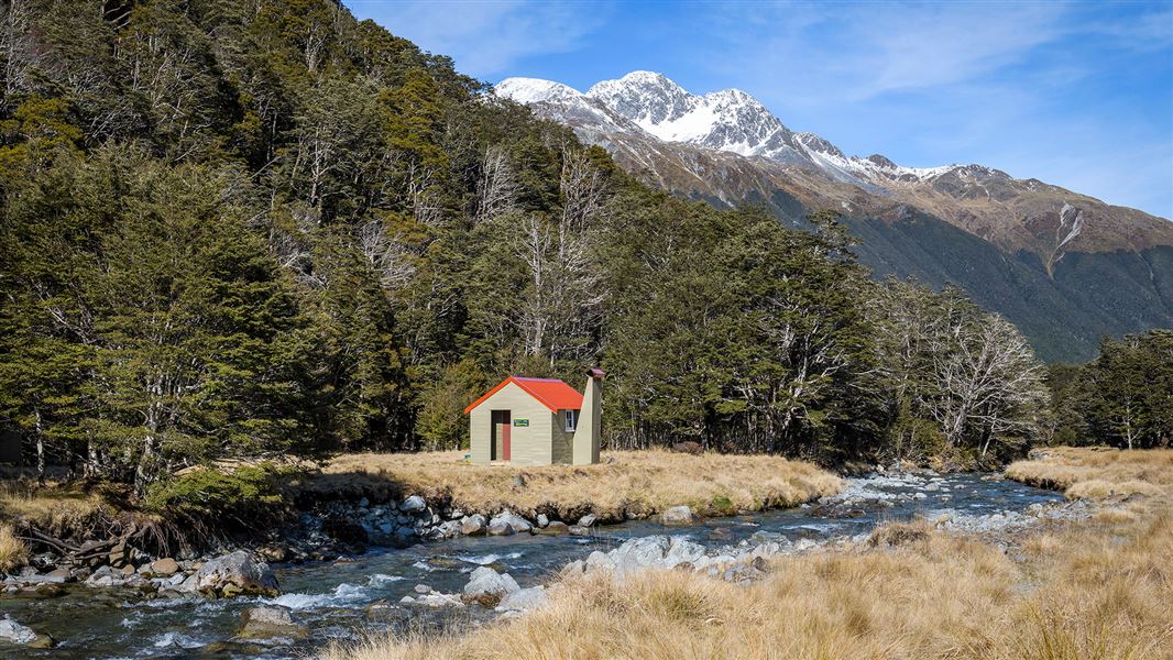 East Matakitaki Hut, hut in Tasman