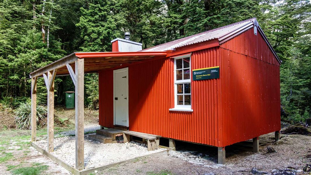 Freeman Burn Hut, hut in Southland