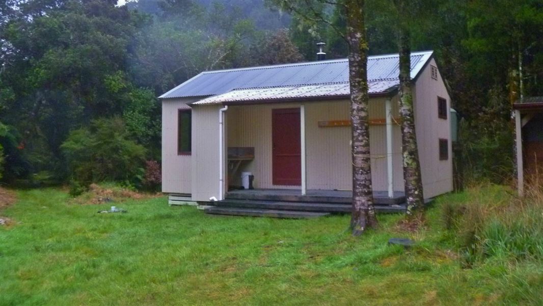 Frew Hut, hut in West Coast