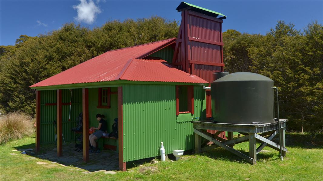 Gouland Downs Hut, hut in Tasman