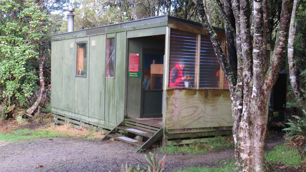 Hapuatuna Hunters Hut, hut in Southland