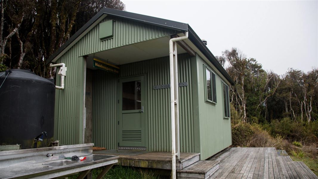 Hauhungaroa Hut, hut in Manawatū-Whanganui
