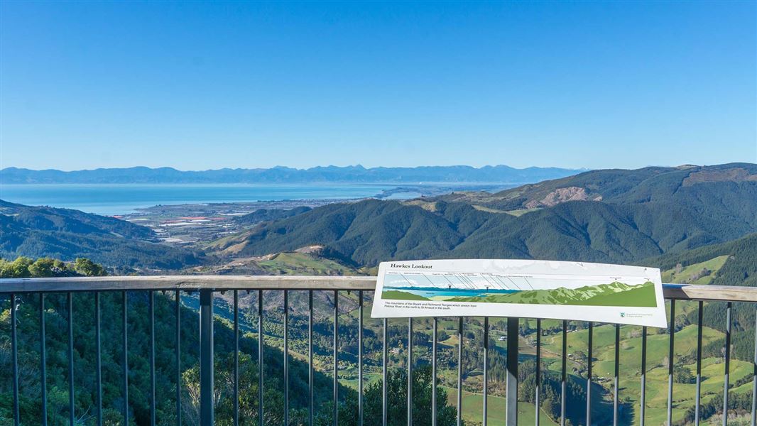 Hawkes Lookout Walk