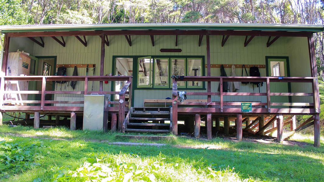 Kaiaraara Hut, hut in Auckland