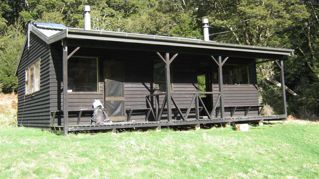Kerin Forks Hut, hut in Otago