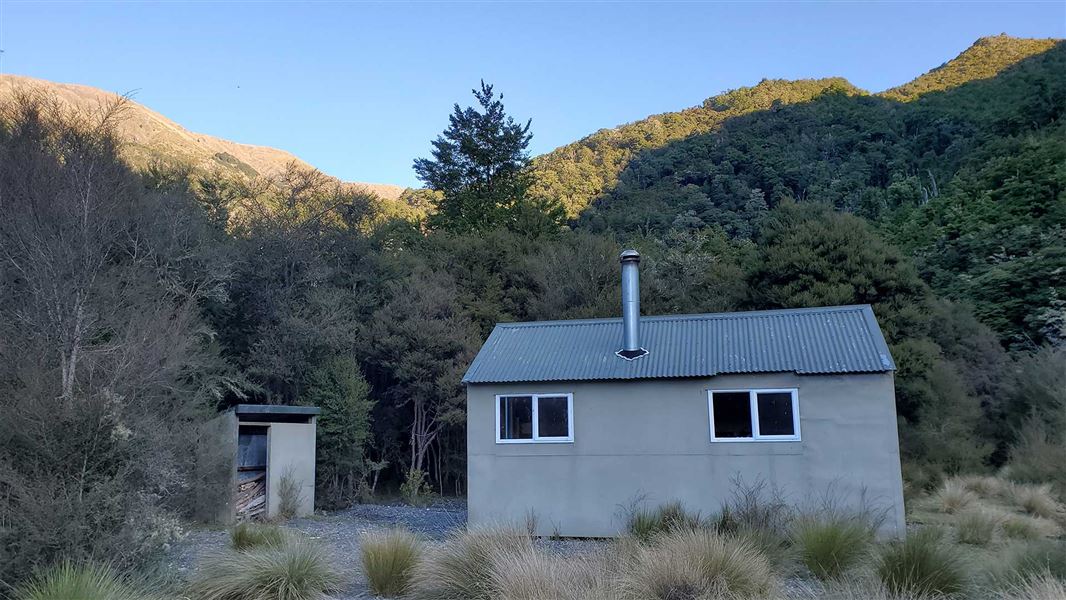 Lake Alexander Hut, hut in Marlborough