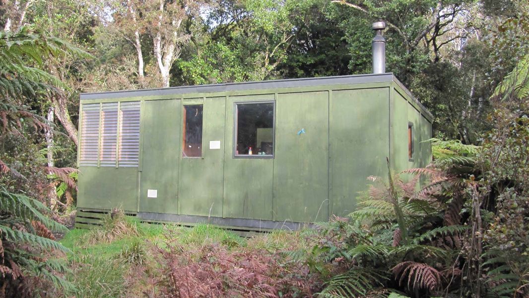 Little Glory Hunters Hut, hut in Southland