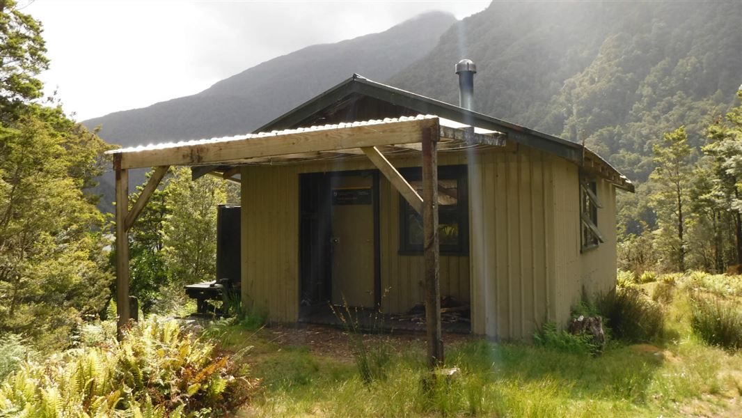 Loch Maree Hut, hut in Southland
