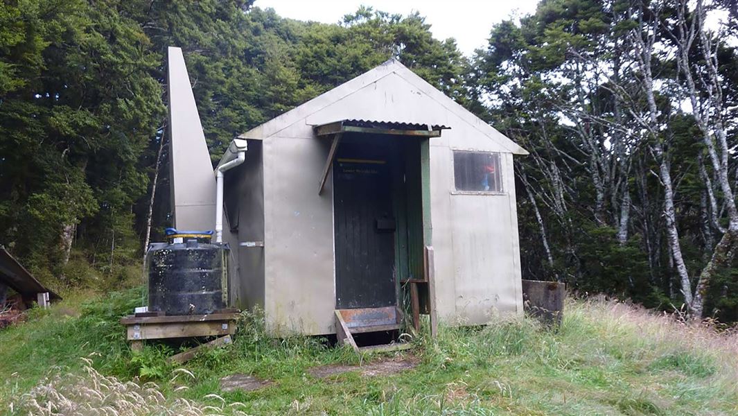Lower Wairaki Hut, hut in Southland