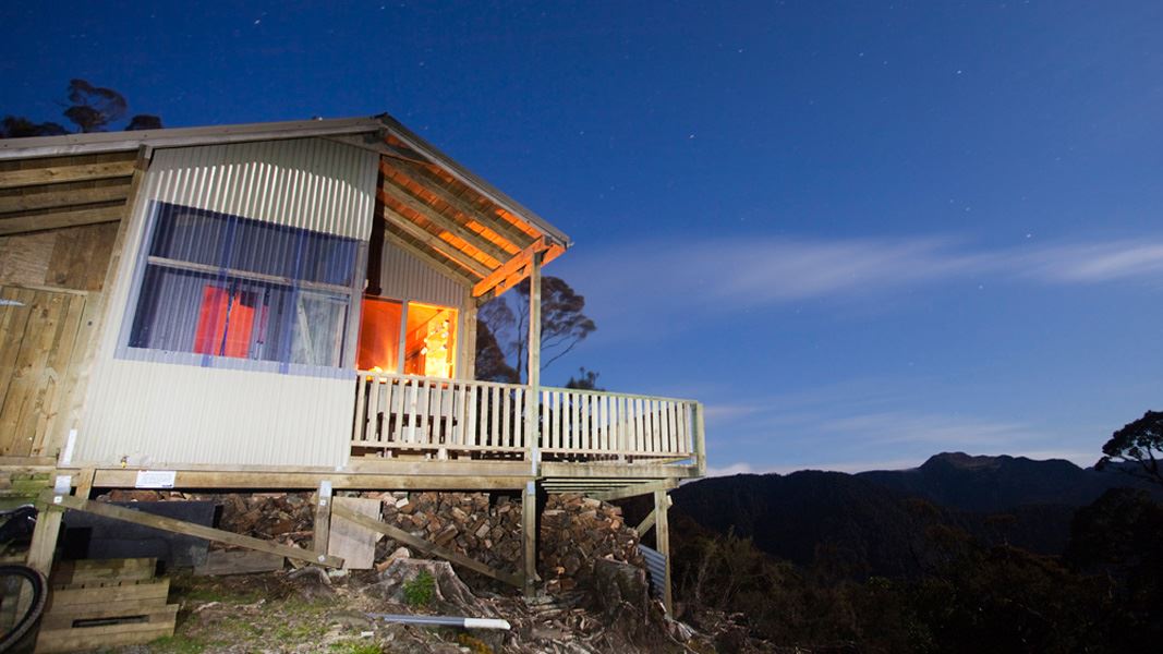 Lyell Saddle Hut, hut in West Coast