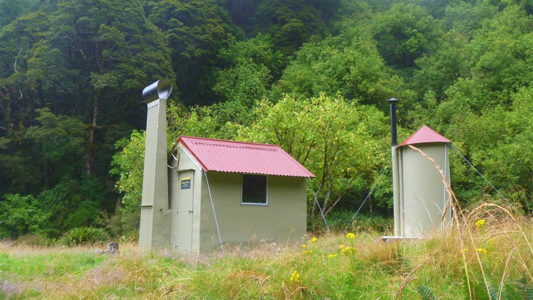 Mackenzie Bivvy (East branch), hut in Canterbury