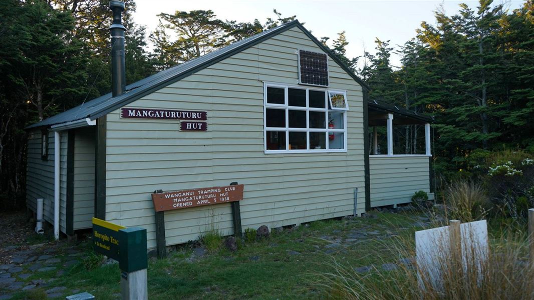 Mangaturuturu Hut, hut in Manawatū-Whanganui