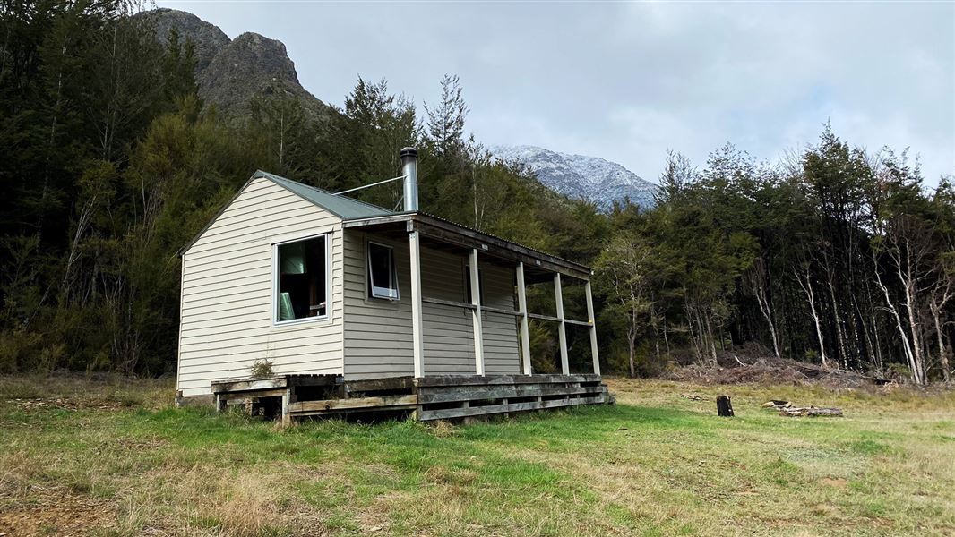 Mid Goulter Hut, hut in Marlborough