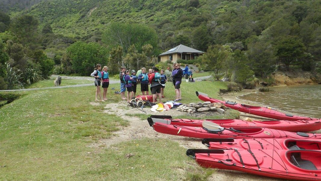 Mistletoe Bay tracks