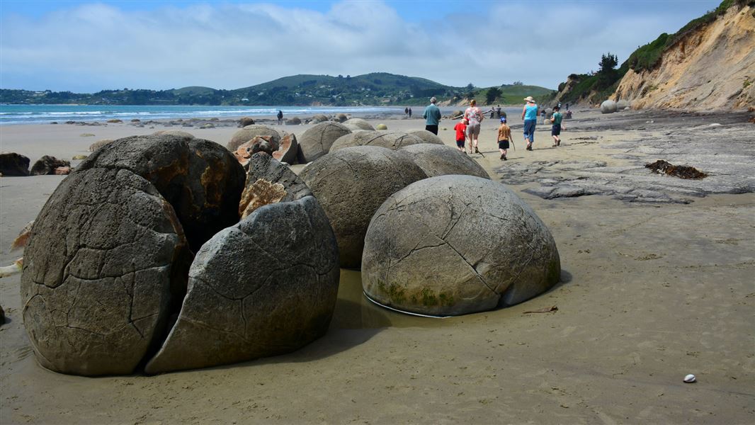 Moeraki Boulders/Kaihinaki Walk