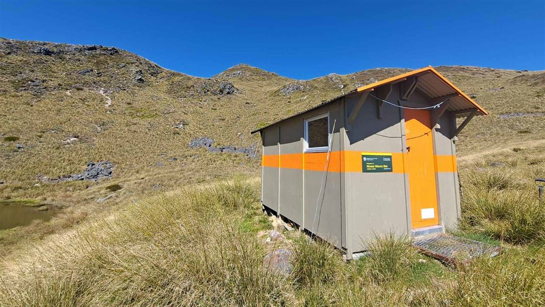 Mount Misery Hut, hut in Tasman