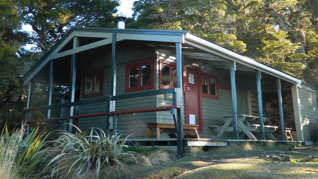 Mt Arthur Hut, hut in Tasman