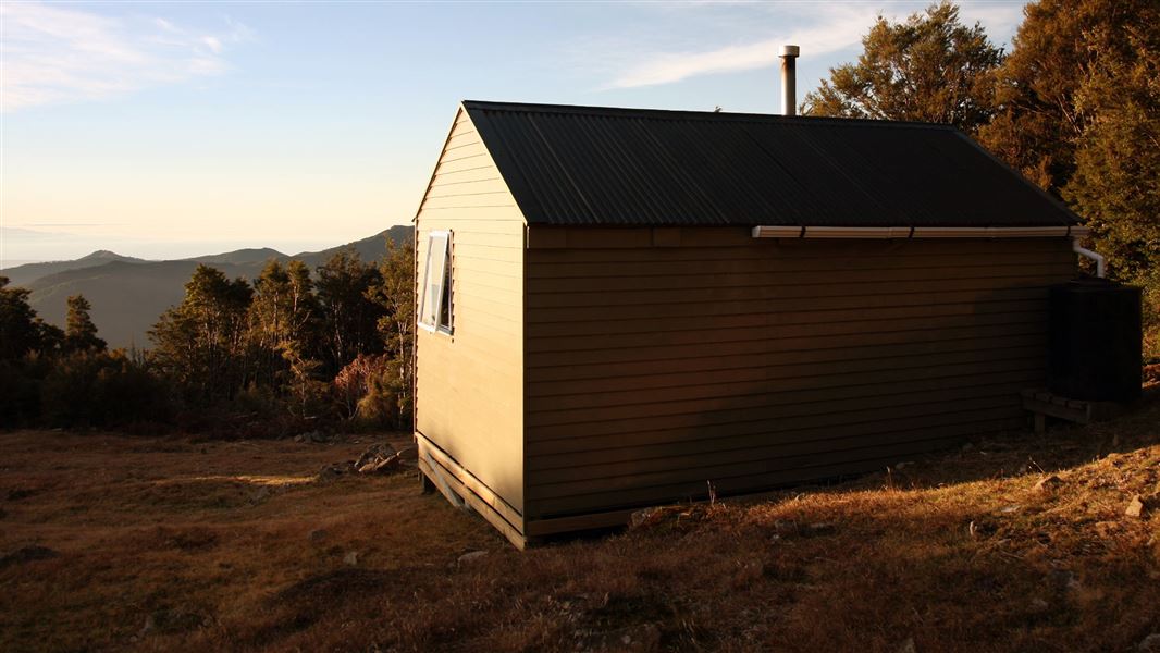 Mt Rintoul Hut, hut in Marlborough