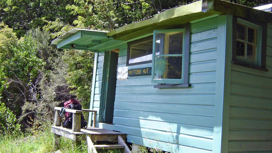 Myttons Hut, hut in Tasman