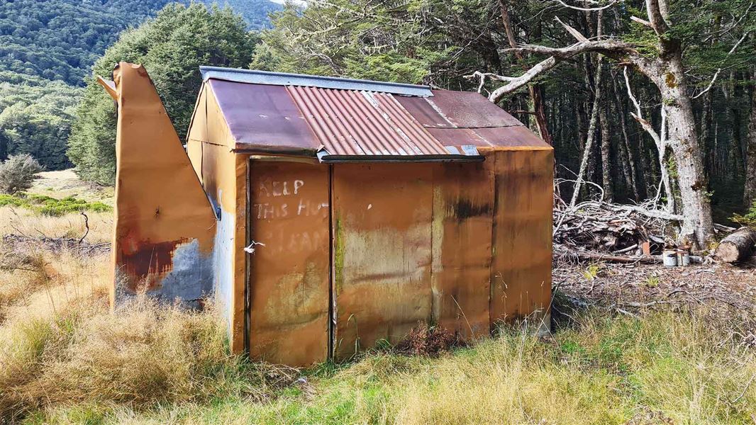 North Esk Hut (dilapidated), hut in Canterbury