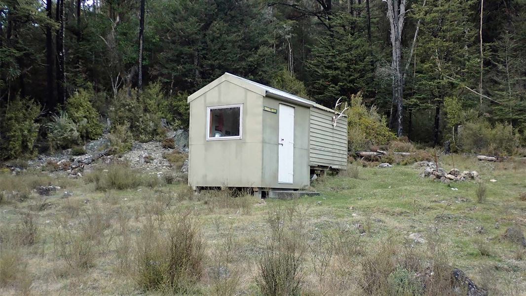 Omaka Bivvy, hut in Marlborough
