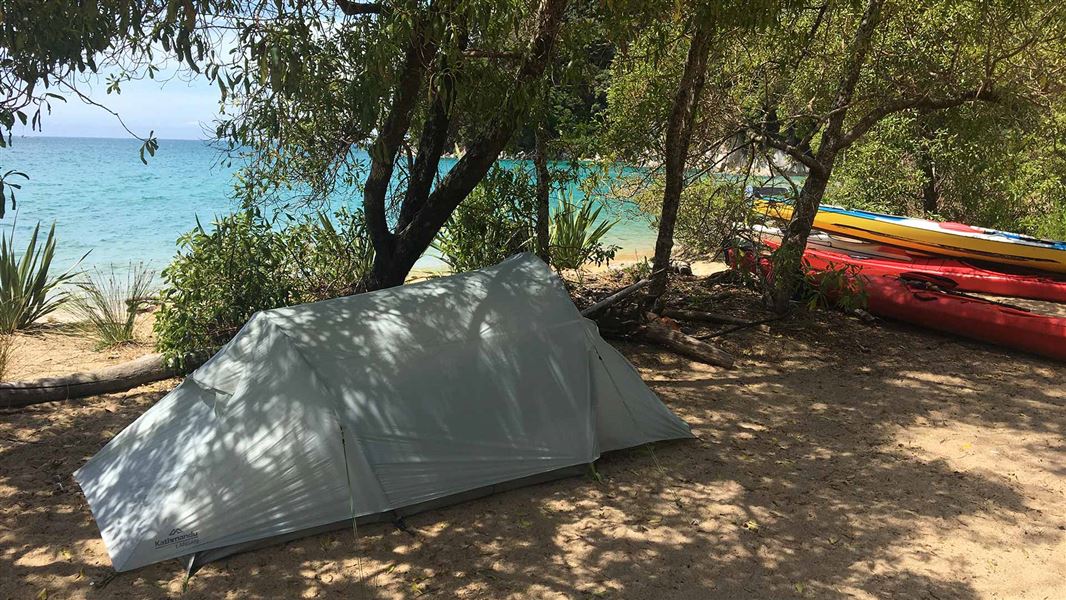 Onetahuti Bay campsite, campsite in Tasman