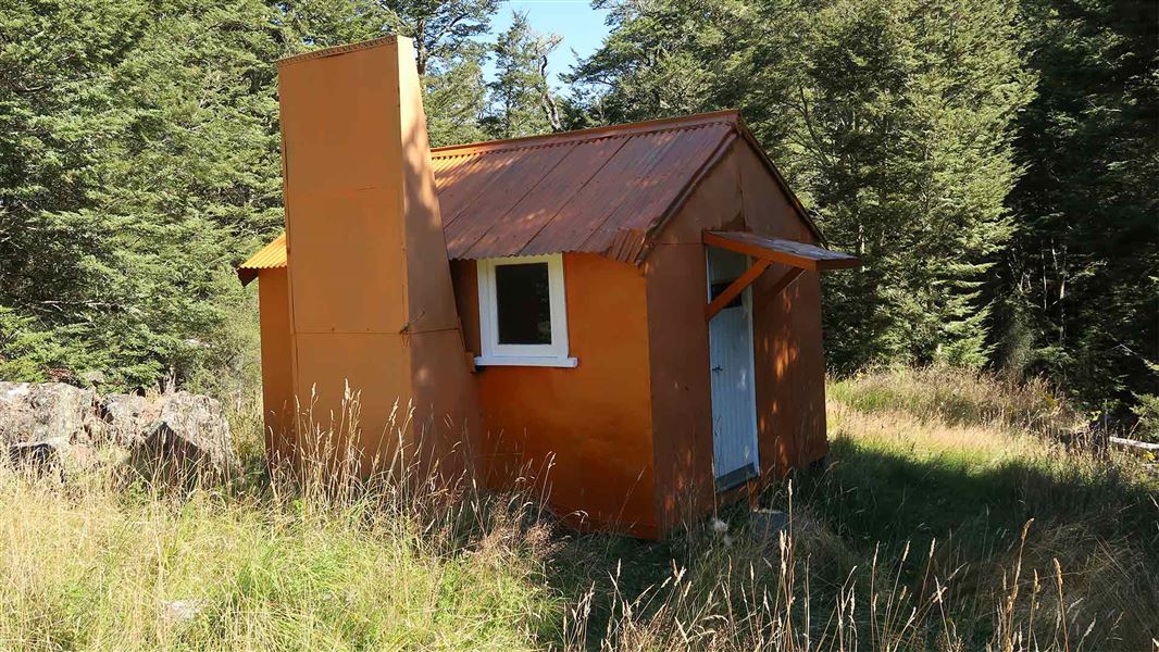 Oreti Hut, hut in Southland