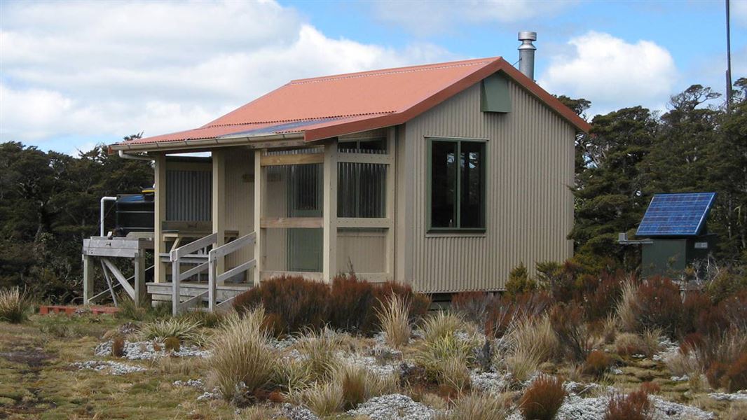 Parks Peak Hut, hut in Hawke's Bay