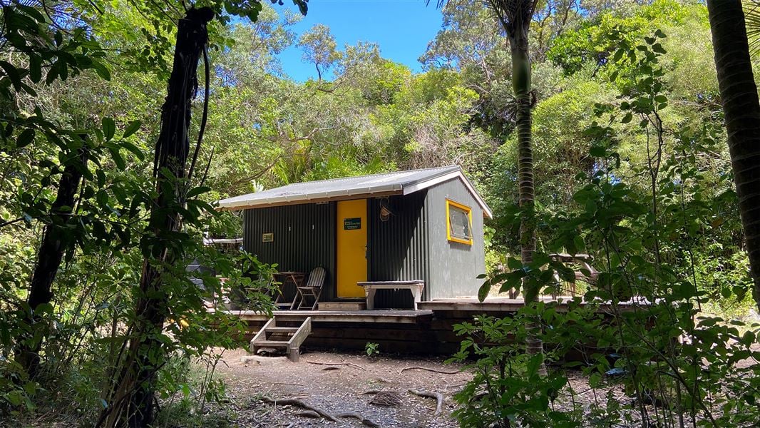 Peach Cove Hut, hut in Northland