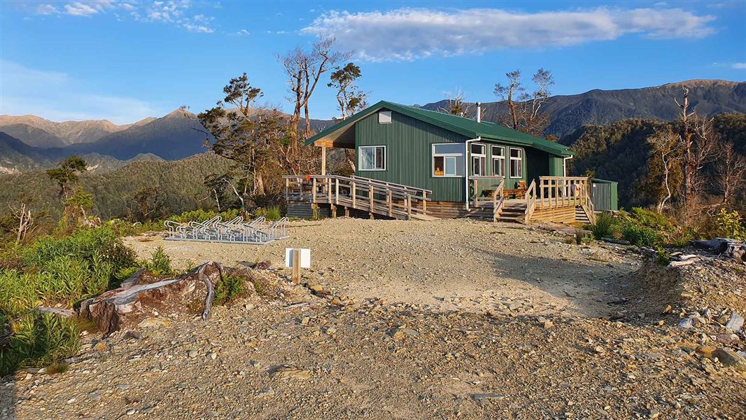 Pororari Hut, hut in West Coast