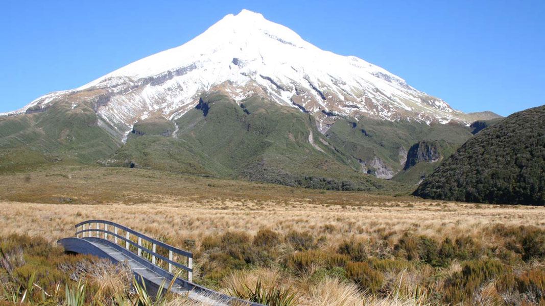 Pouākai Crossing, walk in Taranaki