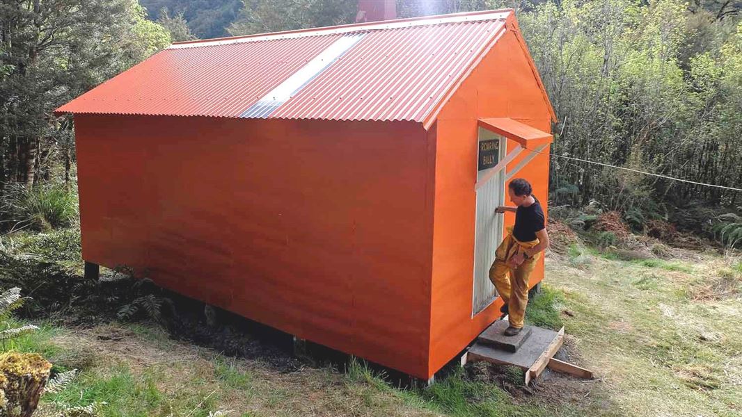 Roaring Billy Hut, hut in West Coast