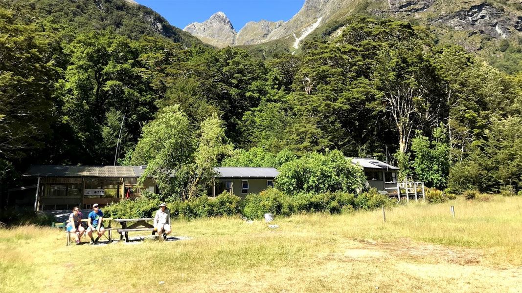 Routeburn Flats Hut, hut in Otago