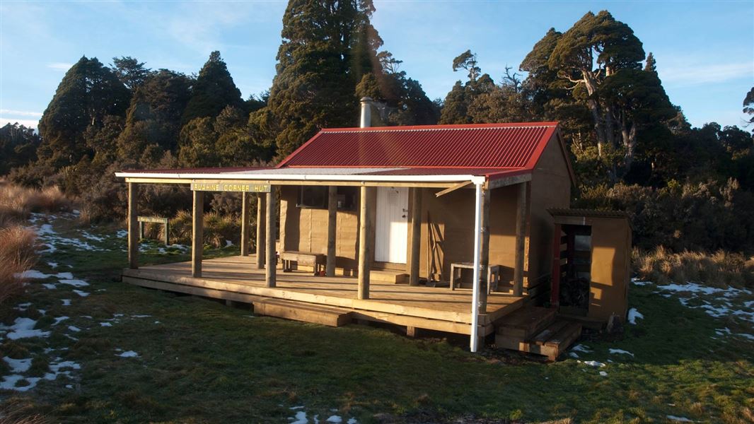 Ruahine Corner Hut, hut in Manawatū-Whanganui