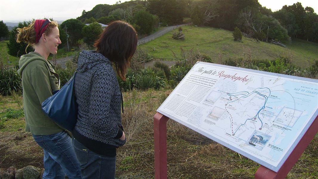 Ruapekapeka Pā Track, walk in Northland