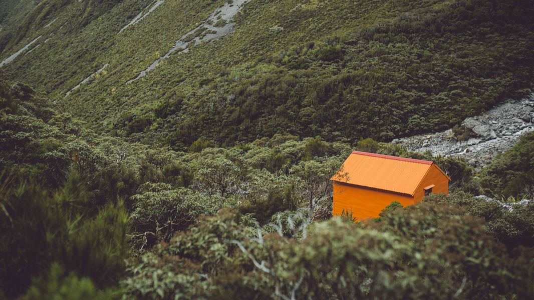 Sir Robert Hut, hut in West Coast