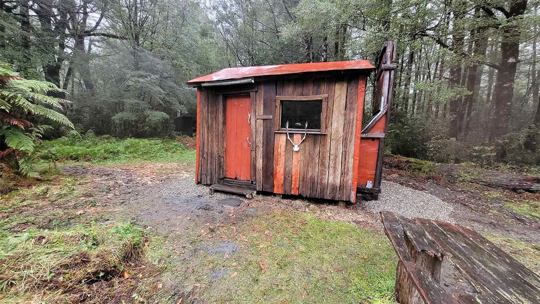 Slaty Creek Hut, hut in West Coast