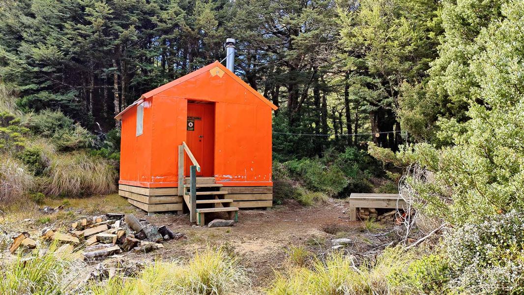 Studholme Saddle Hut, hut in Hawke's Bay