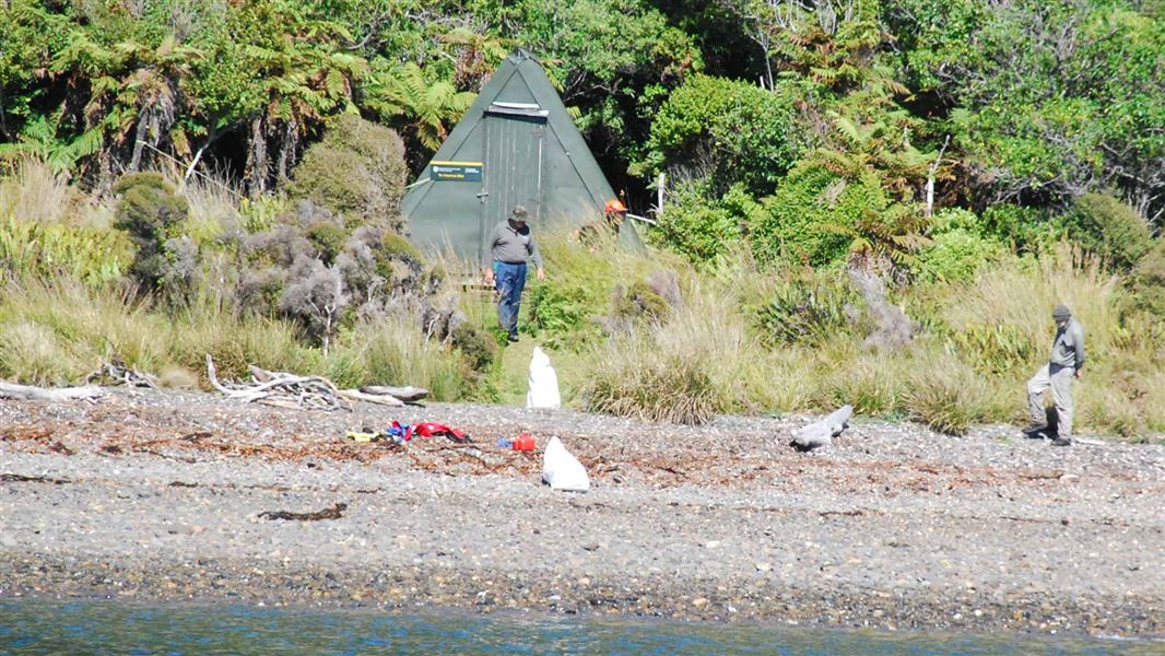 Te Oneroa A-frame Hut, hut in Southland